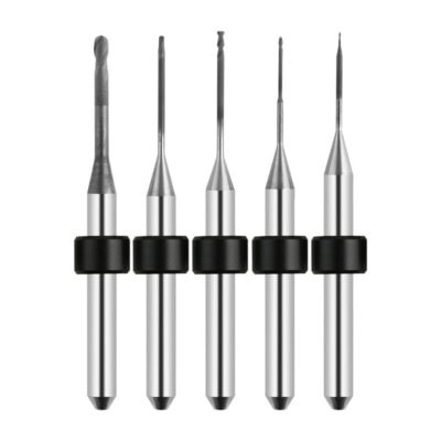 Control de calidad en instrumentos dentales, herramientas de precisión para odontología en acero inoxidable, ordenadas y limpias, ideales para clínicas dentales y laboratorios.