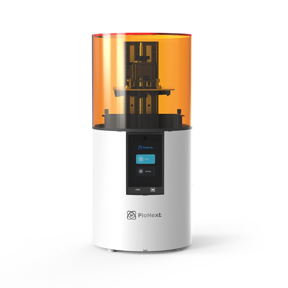 Impresora 3D para aplicaciones dentales con pantalla táctil y carcasa blanca, diseñada para crear modelos y prótesis dentales con precisión y eficiencia.