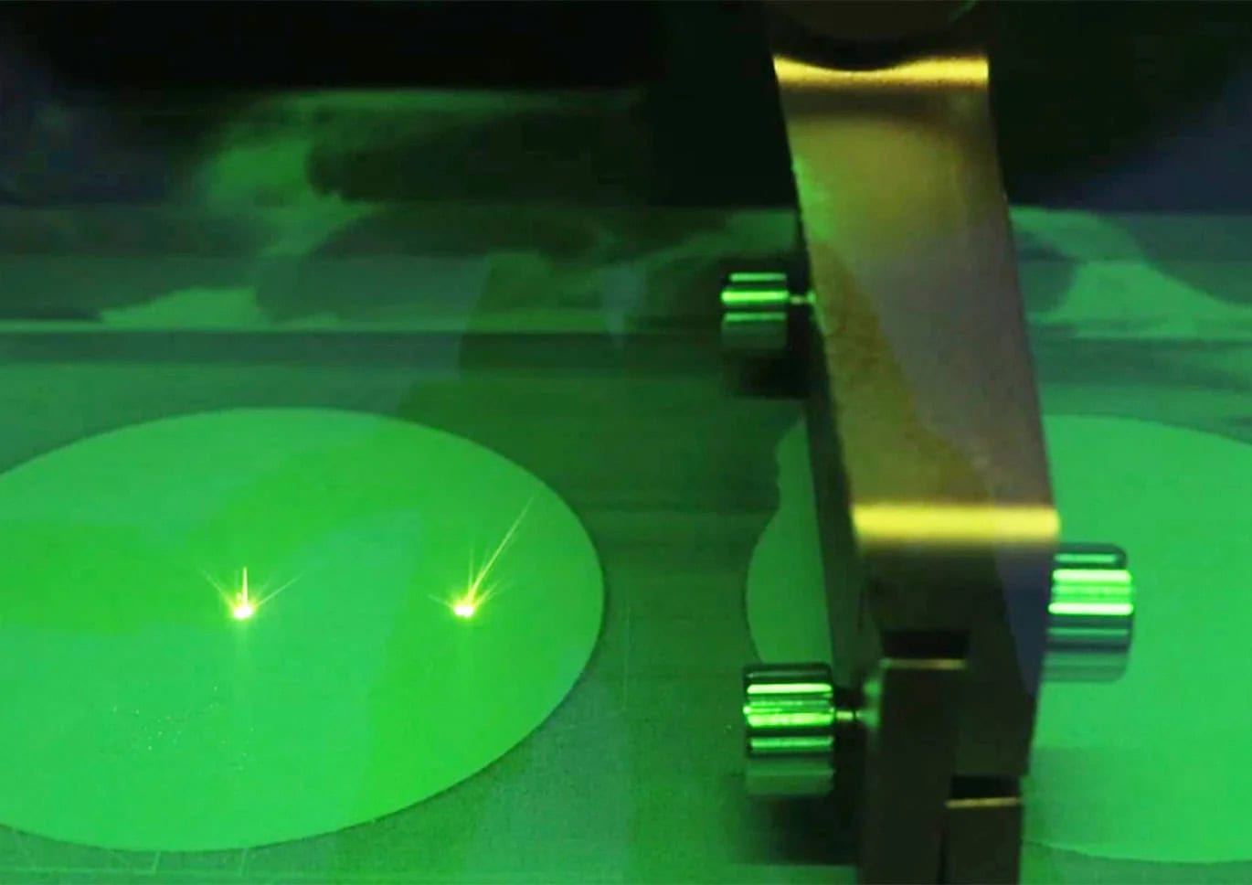Impresora 3D de metal M-150 4 Lámina láser de alta precisión para aplicaciones dentales, con tecnología avanzada y diseño compacto, ideal para procedimientos odontológicos que requieren precisión y eficiencia.