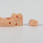 Impresora 3D de resina PioCreat D136 16 Prótesis dental de silicona con varios componentes para restauración oral. Ideal para clínicas dentales y laboratorios especializados en odontología.