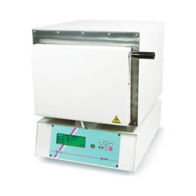 Equipo de esterilización dental con pantalla digital y puerta de acero inoxidable, ideal para clínicas dentales y consultorios.