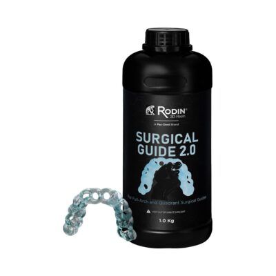 Envase de Guía Quirúrgica 2.0 para procedimientos dentales, con un modelo de guía quirúrgica y un arco de resina en primer plano.